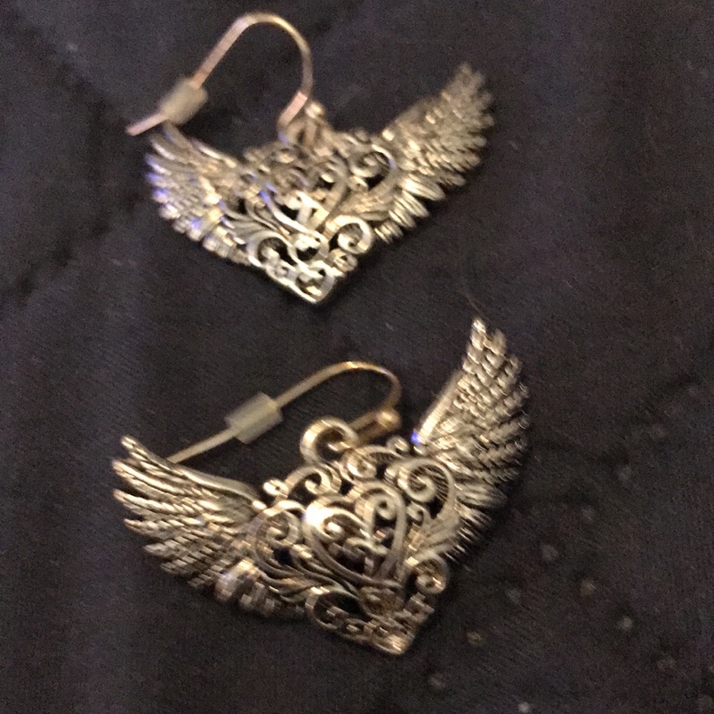 NWOT Intricate Silver Winged Heart Earrings shades of Harley Davidson - Picture 2 of 4